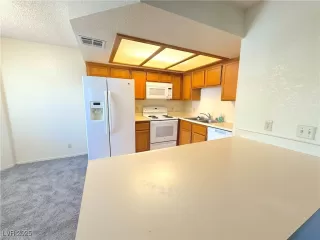 Photo #2: 2700192 Listing 