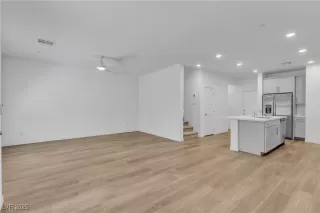 Photo #1: 2700199 Listing 