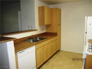 Photo #3: 2700202 Listing 