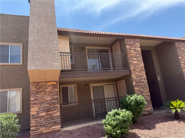 MLS: 2700207 Condo For Sale