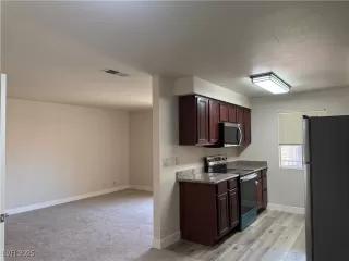 Photo #6: 2700207 Listing 