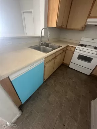 Photo #6: 2700230 Listing 