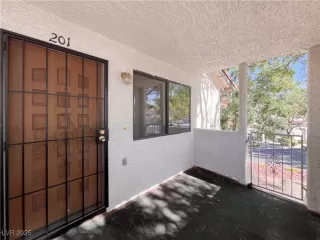 Photo #3: 2700238 Listing 