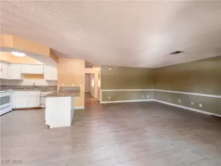 Photo #4: 2700238 Listing 