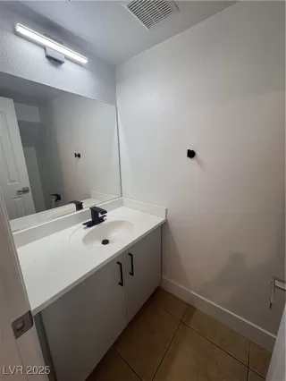 Photo #4: 2700251 Listing