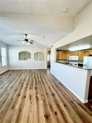 Photo #2: 2700252 Listing 