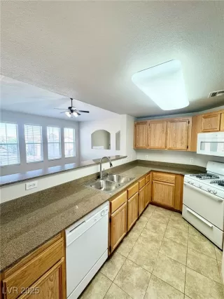 Photo #3: 2700252 Listing 