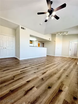 Photo #4: 2700252 Listing 