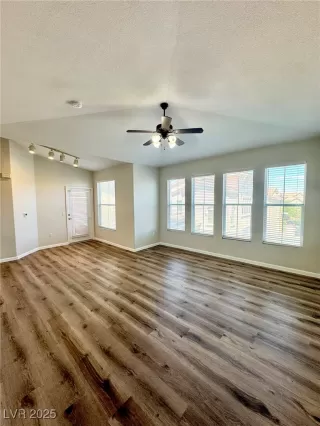 Photo #6: 2700252 Listing 