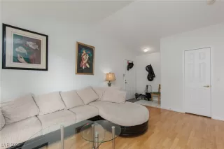 Photo #2: 2700275 Listing 