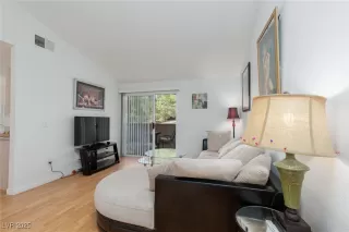 Photo #3: 2700275 Listing 