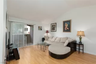 Photo #4: 2700275 Listing 