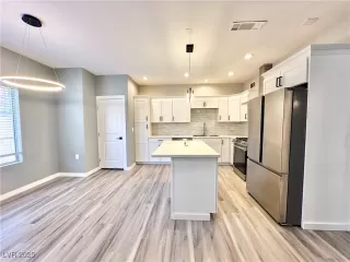 Photo #1: 2700292 Listing 