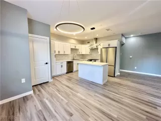 Photo #2: 2700292 Listing 