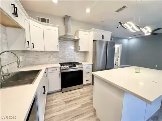 Photo #3: 2700292 Listing 