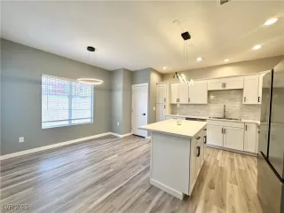 Photo #6: 2700292 Listing 