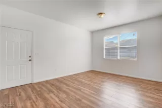 Photo #3: 2700298 Listing 