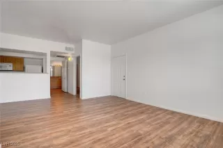 Photo #4: 2700298 Listing 