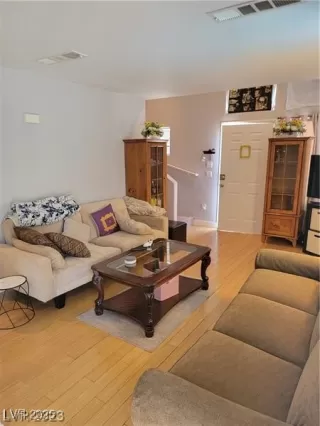 Photo #5: 2700312 Listing 