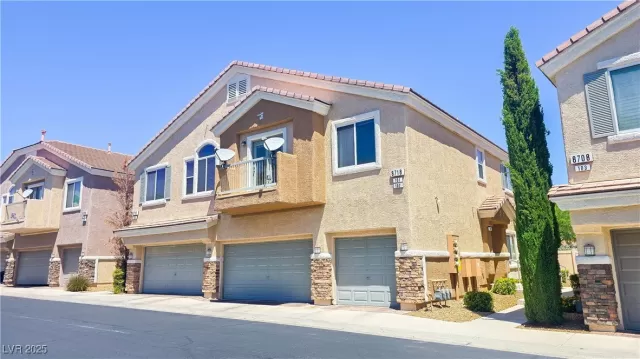 MLS: 2700350 Condo For Sale