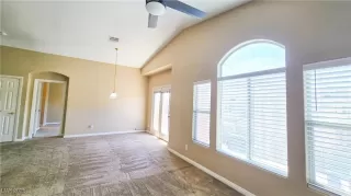 Photo #4: 2700350 Listing 