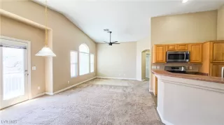 Photo #6: 2700350 Listing 