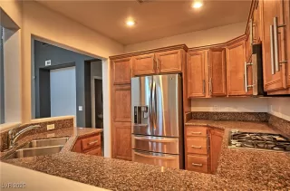 Photo #5: 2700357 Listing 