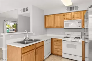 Photo #4: 2700368 Listing 