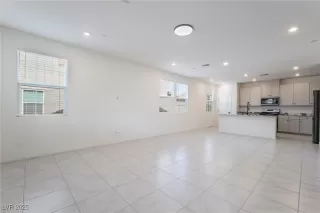 Photo #4: 2700375 Listing 