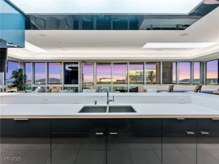 Photo #4: 2700384 Listing