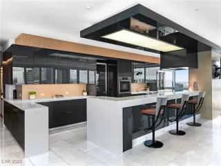 Photo #5: 2700384 Listing