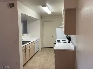 Photo #6: 2700413 Listing 