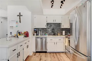 Photo #2: 2700419 Listing 