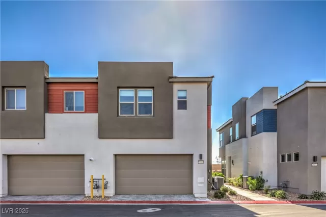 MLS: 2700456 Condo For Sale