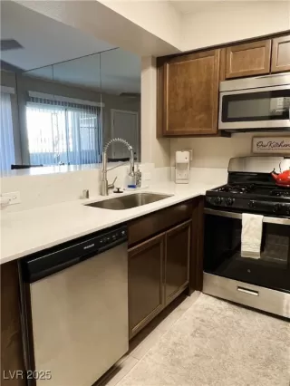 Photo #5: 2700462 Listing