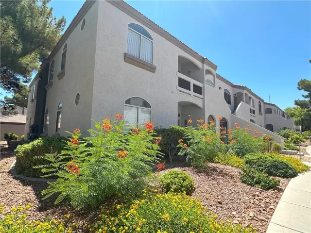 MLS: 2700483 Condo For Sale
