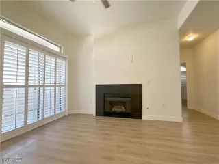 Photo #4: 2700483 Listing 