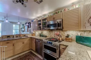 Photo #6: 2700502 Listing