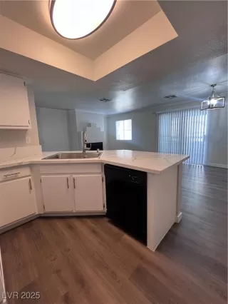 Photo #4: 2700517 Listing 