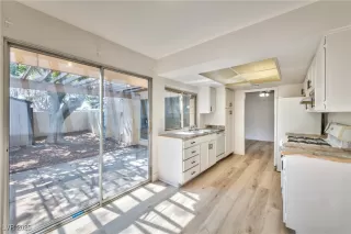 Photo #4: 2700537 Listing 