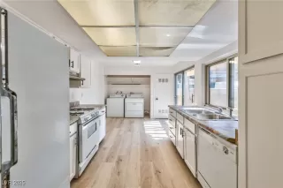 Photo #5: 2700537 Listing 