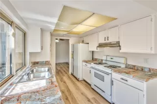 Photo #6: 2700537 Listing 