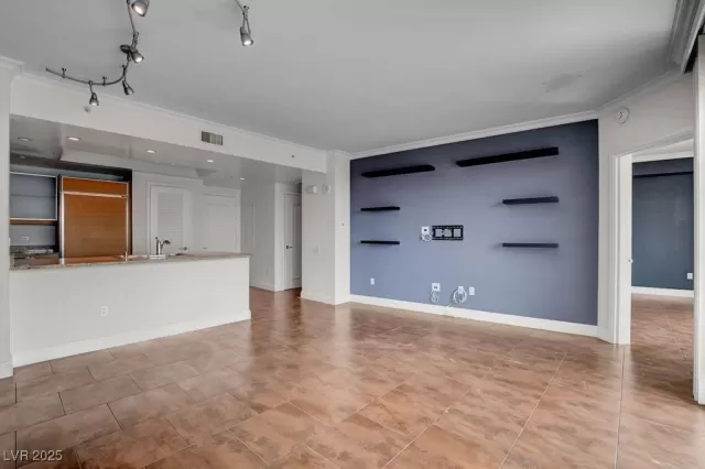 MLS: 2700547 Condo For Sale