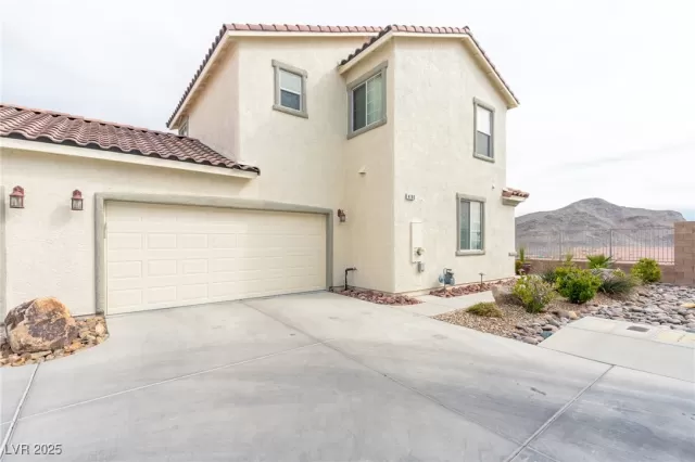 MLS: 2700583 Condo For Sale