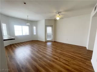 Photo #1: 2700591 Listing 