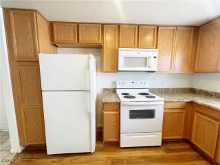 Photo #4: 2700591 Listing 