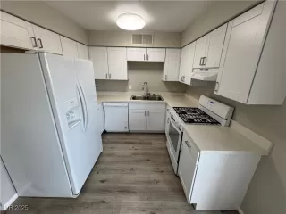 Photo #3: 2700597 Listing