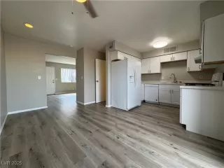 Photo #4: 2700597 Listing