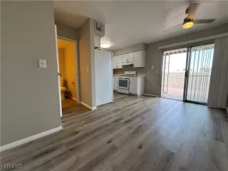 Photo #5: 2700597 Listing