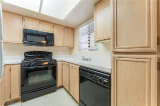 Photo #4: 2700599 Listing 